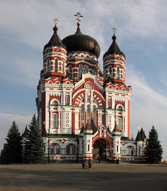 Киев. Пантелеимоновский женский монастырь в Феофании. Собор Пантелеймона. фасады