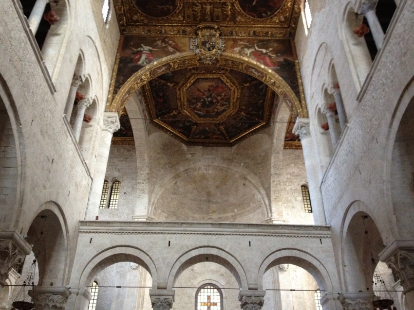 Бари. Базилика святого Николая (Basilica di San Nicola). интерьер и убранство