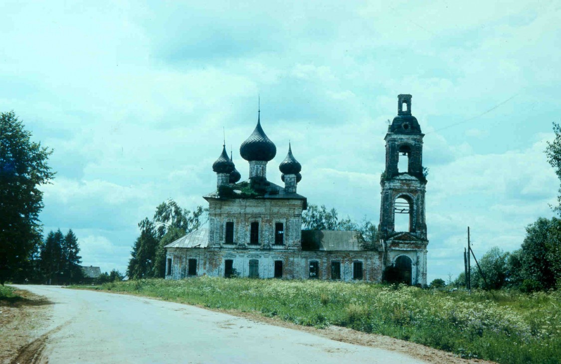 Церковь Николая Чудотворца, Новые Липки (Некрасовский район, Ярославская область). фасады, 1996
