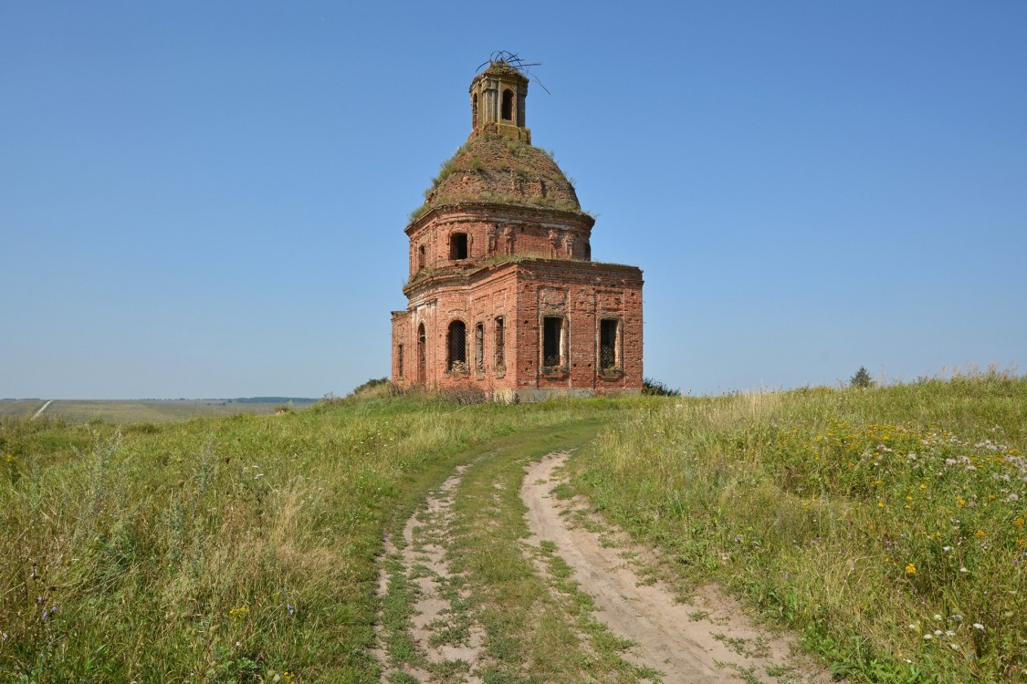Булычёво. Церковь Михаила Архангела. общий вид в ландшафте, Общий вид с юго-востока