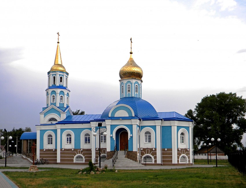Церковь Покрова Пресвятой Богородицы, Коренево (Кореневский район, Курская область). общий вид в ландшафте