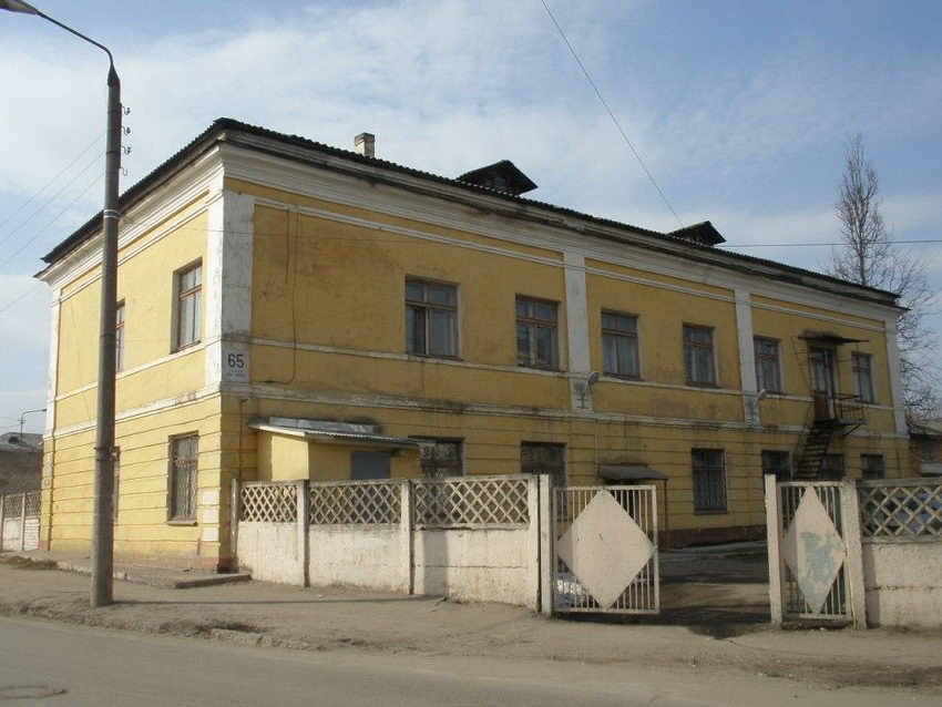 Крестовоздвиженский мужской монастырь, Калуга (Калуга, город, Калужская область). дополнительная информация, Одно из двух сохранившихся зданий монастыря - братские кельи.