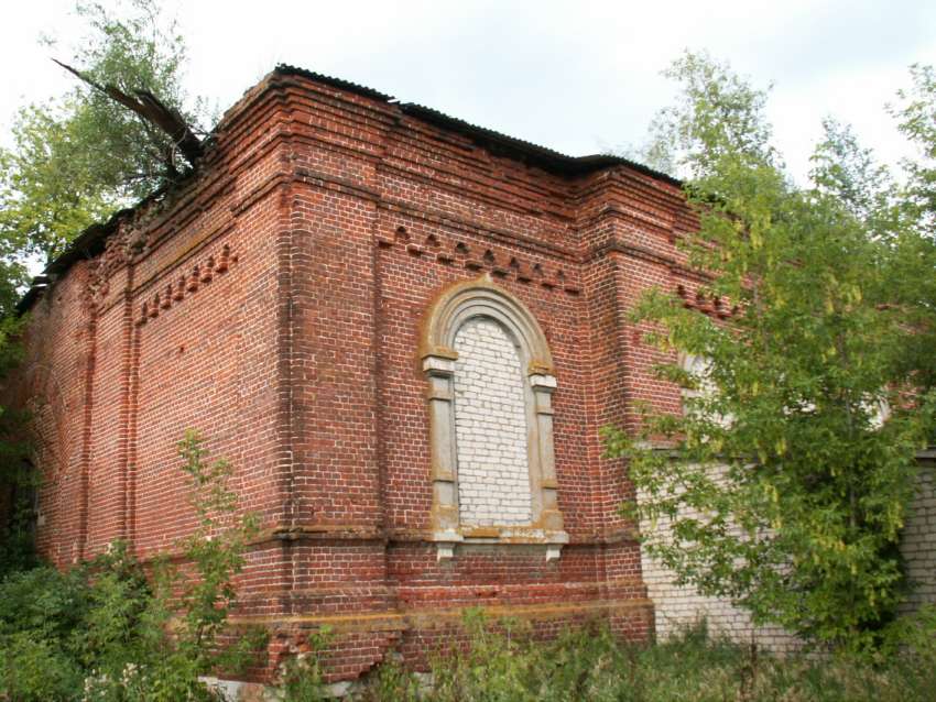 Церковь Троицы Живоначальной (новая), Романовы Дарки (Путятинский район, Рязанская область). архитектурные детали, Трапезная каменной Троицкой церкви Фрагмент северного фасада.