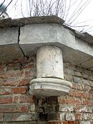 Часовня при храме Спаса Преображения "на подоле", Сохранившийся фрагмент колонны<br>, Калуга, Калуга, город, Калужская область