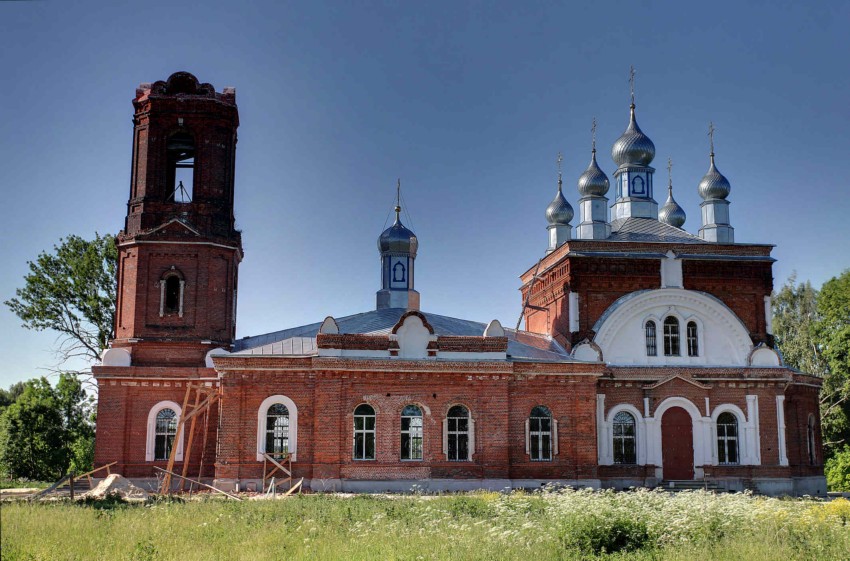 Церковь Рождества Христова, Букрино (Рязанский район, Рязанская область). общий вид в ландшафте