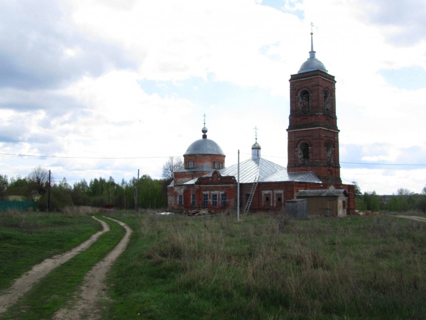 Казарь. Церковь Успения Пресвятой Богородицы. общий вид в ландшафте, вид с северо-запада