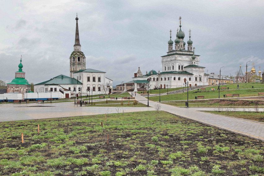 Соликамск. Ансамбль центральной площади. общий вид в ландшафте