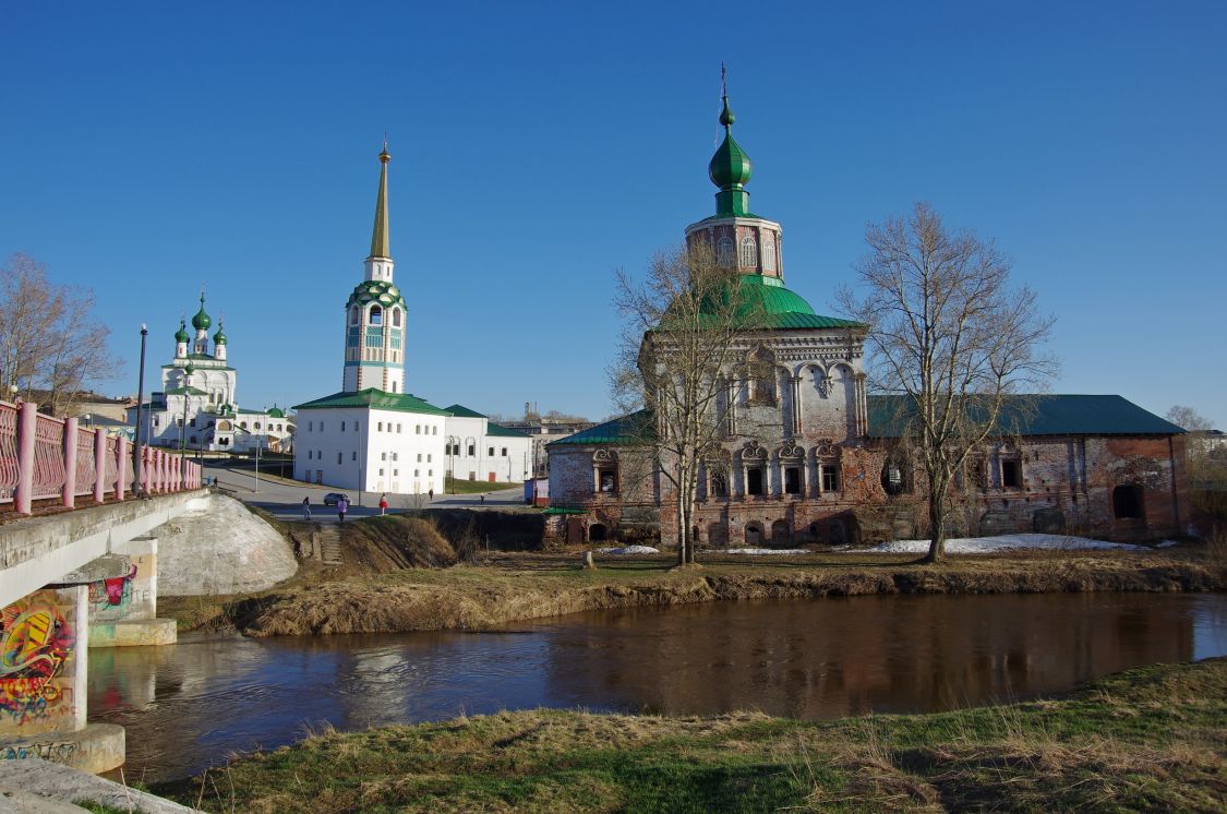 Ансамбль центральной площади, Соликамск (Соликамский район и г. Соликамск, Пермский край). фасады, Вид с правого берега Усолки