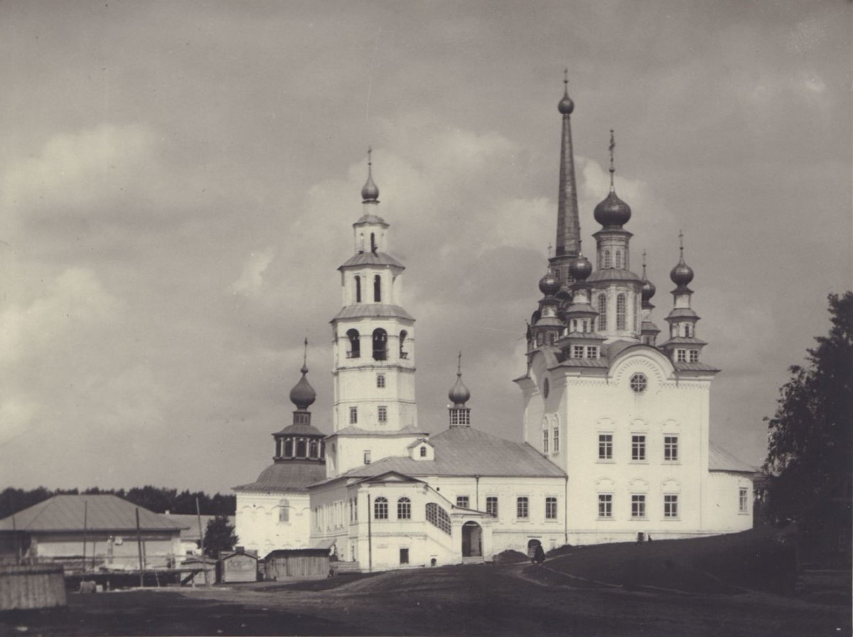 Ансамбль центральной площади, Соликамск (Соликамский район и г. Соликамск, Пермский край). архивная фотография, Вид ансамбля с южной стороны. Начало 20 века. Источник: архив С.Н. Давыдова, ru.bidspirit.com
