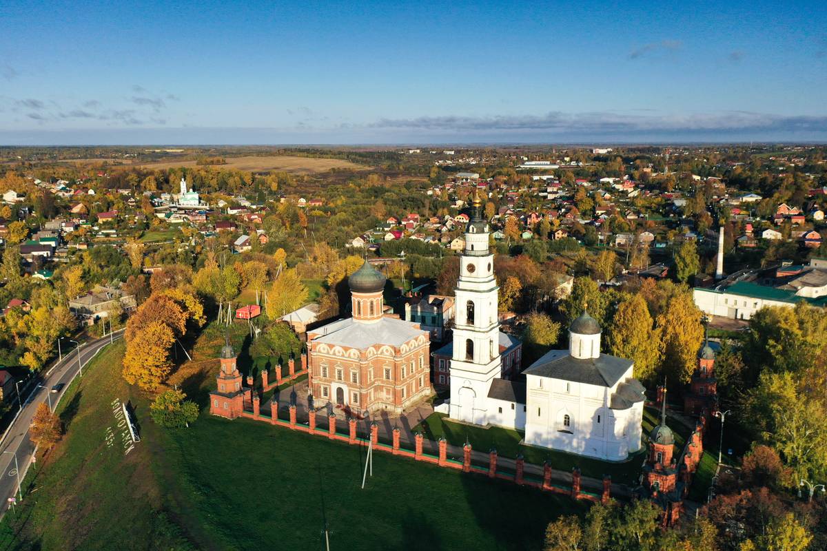 общий вид в ландшафте. Кремль, Волоколамск (Волоколамский городской округ, Московская область)
