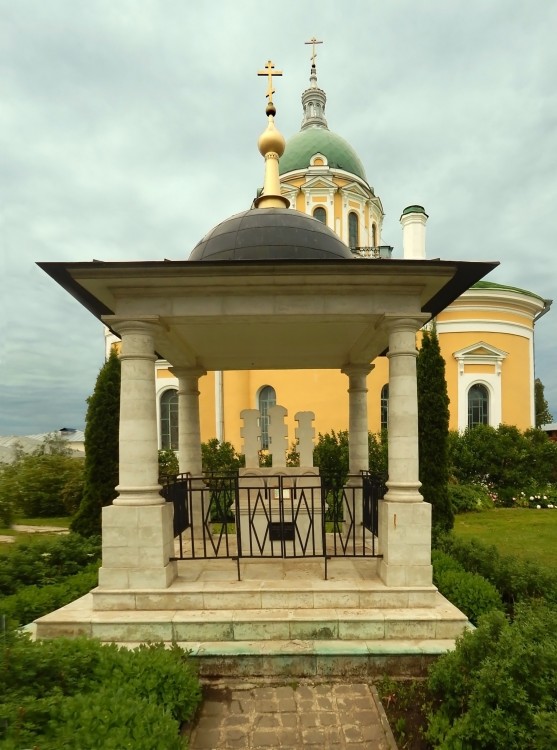 Кремль, Зарайск (Зарайский городской округ, Московская область). дополнительная информация, Памятник благ. князю Феодору Зарайскому, его супруге благ. Княгине Евпраксии, и их сыну Иоанну