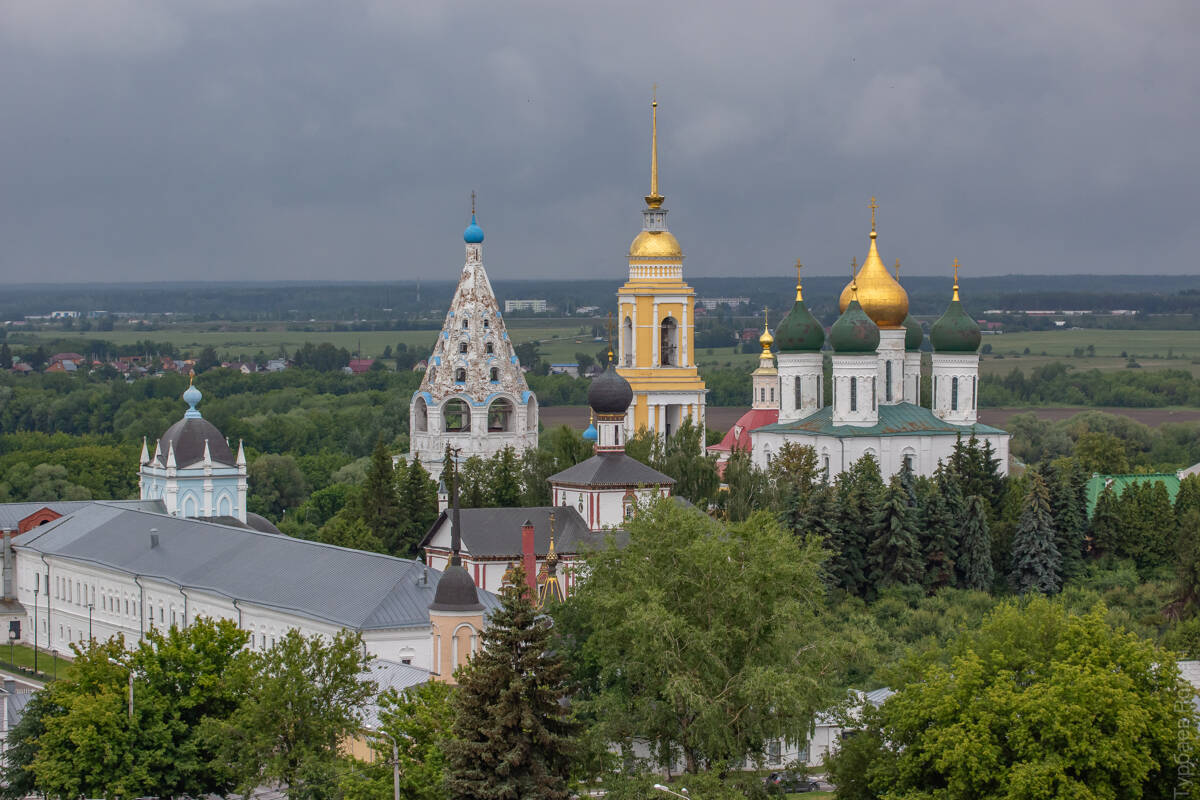 Кремль, Коломна (Коломенский городской округ, Московская область). фасады, Вид на соборную площадь кремля с колокольни церкви Иоанна Богослова 