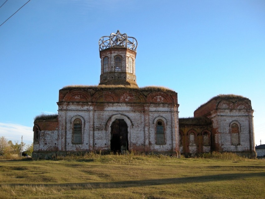 Церковь Георгия Победоносца, Становое (Тимский район, Курская область). общий вид в ландшафте, Заброшенная церковь великомученика Георгия Победоносца построена в 1893 г, находится в селе Становое