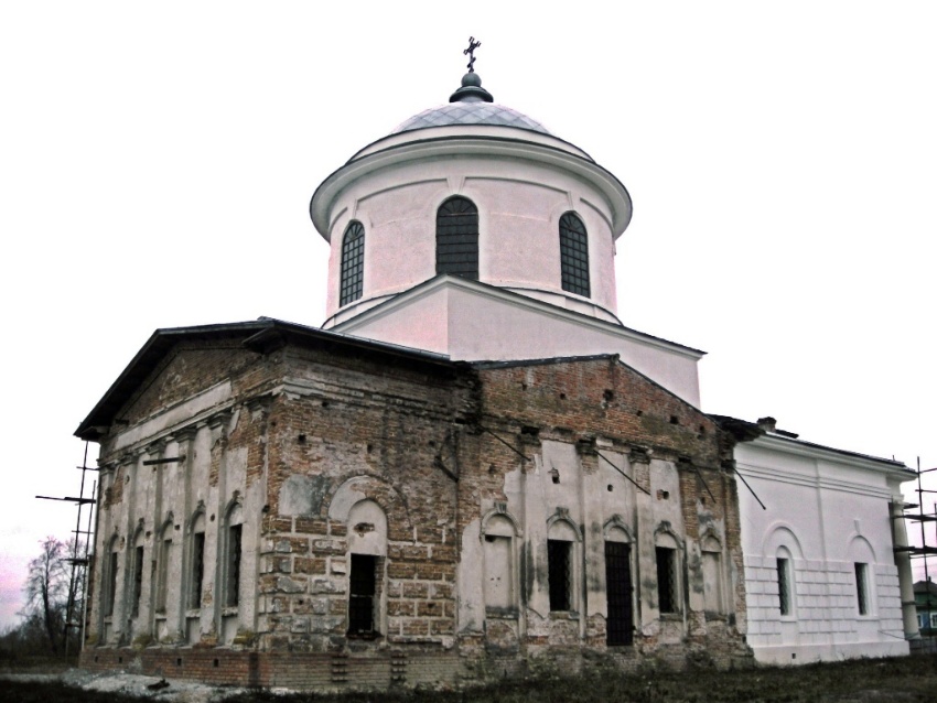 Густомой. Церковь Михаила Архангела. общий вид в ландшафте, Храм построен в 1833 году
