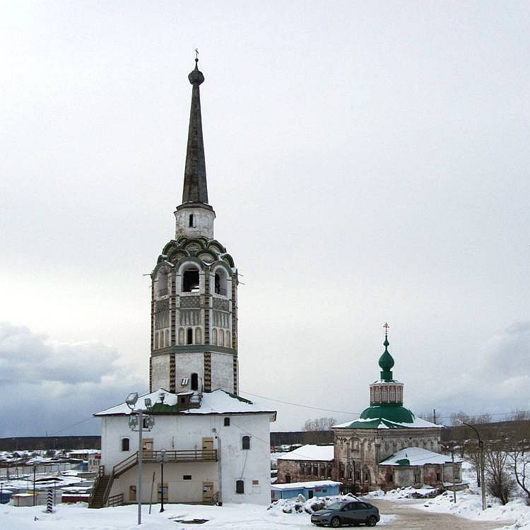 Соликамск. Ансамбль центральной площади. фасады, Соборная колокольня и Воздвиженский собор