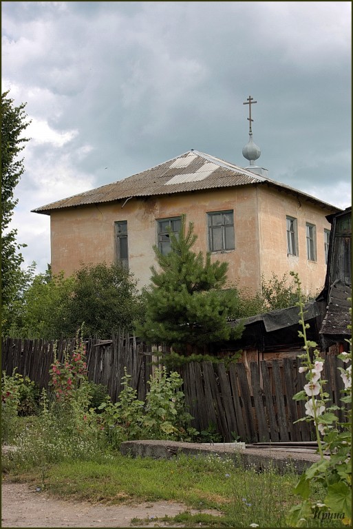 Сотницыно. Церковь Рождества Пресвятой Богородицы. фасады, Церковь переделанная из жилого дома, пока так, временно.