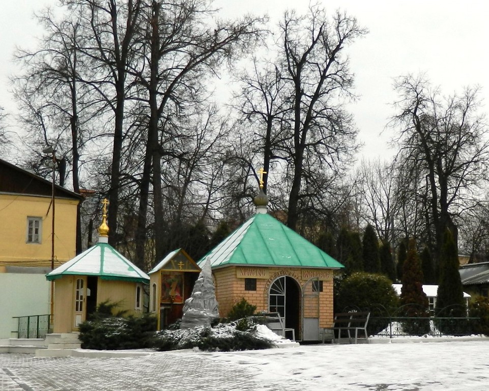 Церковь Троицы Живоначальной, Измайлово (Ленинский городской округ, Московская область). дополнительная информация, Часовня-усыпальница схимонахини Любови (на территории храма)