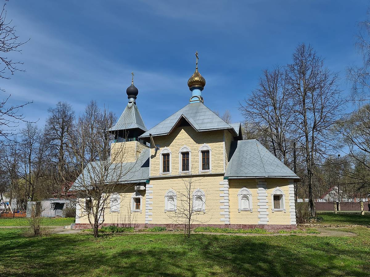 Вид с юга, фасады. Церковь Покрова Пресвятой Богородицы, Яковлево (Новомосковский административный округ (НАО), г. Москва)