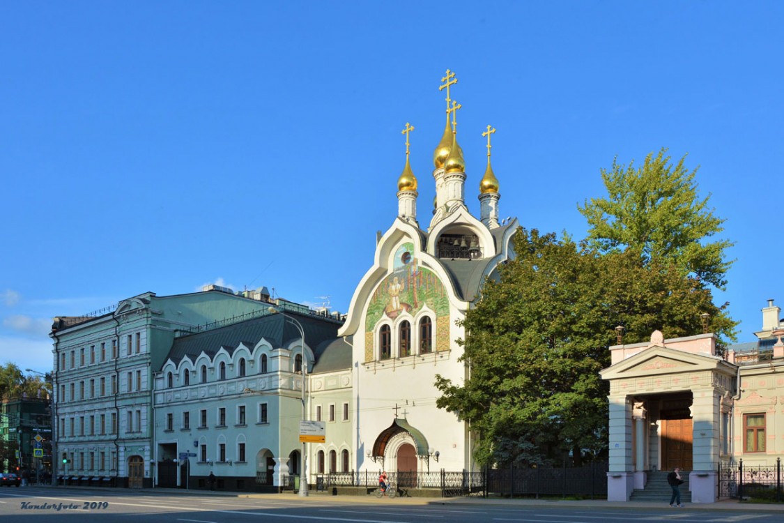 Церковь Собора Дивеевских святых при подворье Троицкого Серафимо Дивеевского монастыря, Мещанский (Центральный административный округ (ЦАО), г. Москва). общий вид в ландшафте