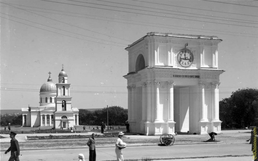 Кафедральный собор Рождества Христова, Кишинёв (Кишинёв, Молдова). архивная фотография, Фото с сайта http://oldchisinau.com/zdaniya-i-pamyatniki/zdaniya-i-ulicy-starye-fotografii/?pid=112