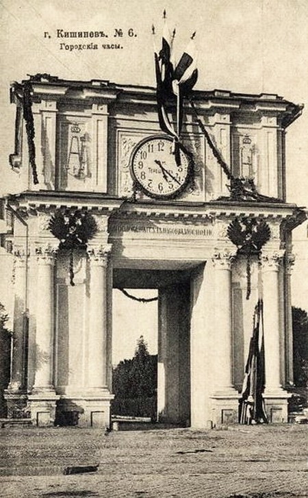 Кафедральный собор Рождества Христова, Кишинёв (Кишинёв, Молдова). архивная фотография, Святые врата собора («Городские Часы»), 1914 г. Источник: http://oldchisinau.com