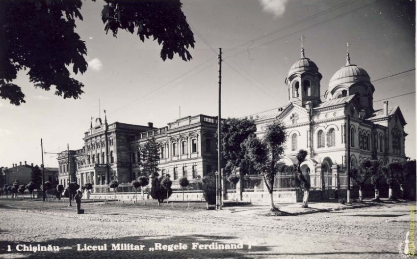 Собор Преображения Господня, Кишинёв (Кишинёв, Молдова). архивная фотография, Фото с сайта http://oldchisinau.com/zdaniya-i-pamyatniki/zdaniya-i-ulicy-starye-fotografii/?pid=240