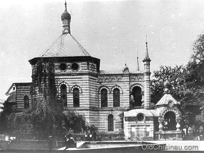 Феодоры Сихлской, кафедральный собор, Кишинёв (Кишинёв, Молдова). архивная фотография, Фото с сайта http://oldchisinau.com/kladbishha-cerkvi-sinagogi/starye-cerkvi-kishinyova/sokhranivshiesya-cerkvi/chasovnya-1-oy-zhenskoy-zemskoy-gimnazii-sf-cu/chasovnya-1-oy-zemskoy-gimnazii-fotograf/?pid=4347