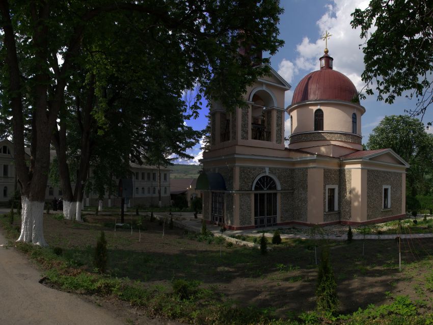 Вознесенский Гыржавский мужской монастырь, Гыржавка (Каларашский район, Молдова). общий вид в ландшафте
