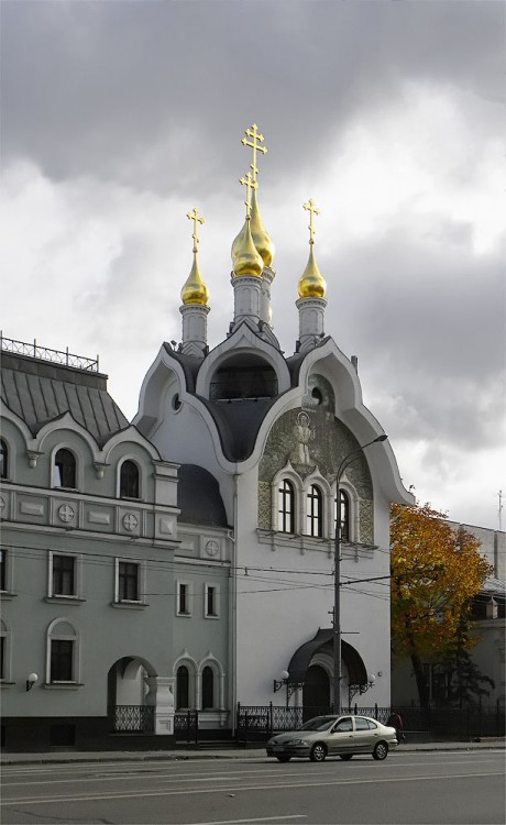 Церковь Собора Дивеевских святых при подворье Троицкого Серафимо Дивеевского монастыря, Мещанский (Центральный административный округ (ЦАО), г. Москва). общий вид в ландшафте