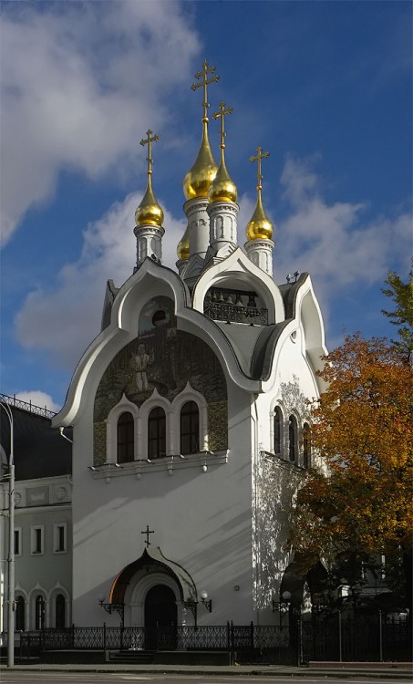 Церковь Собора Дивеевских святых при подворье Троицкого Серафимо Дивеевского монастыря, Мещанский (Центральный административный округ (ЦАО), г. Москва). общий вид в ландшафте