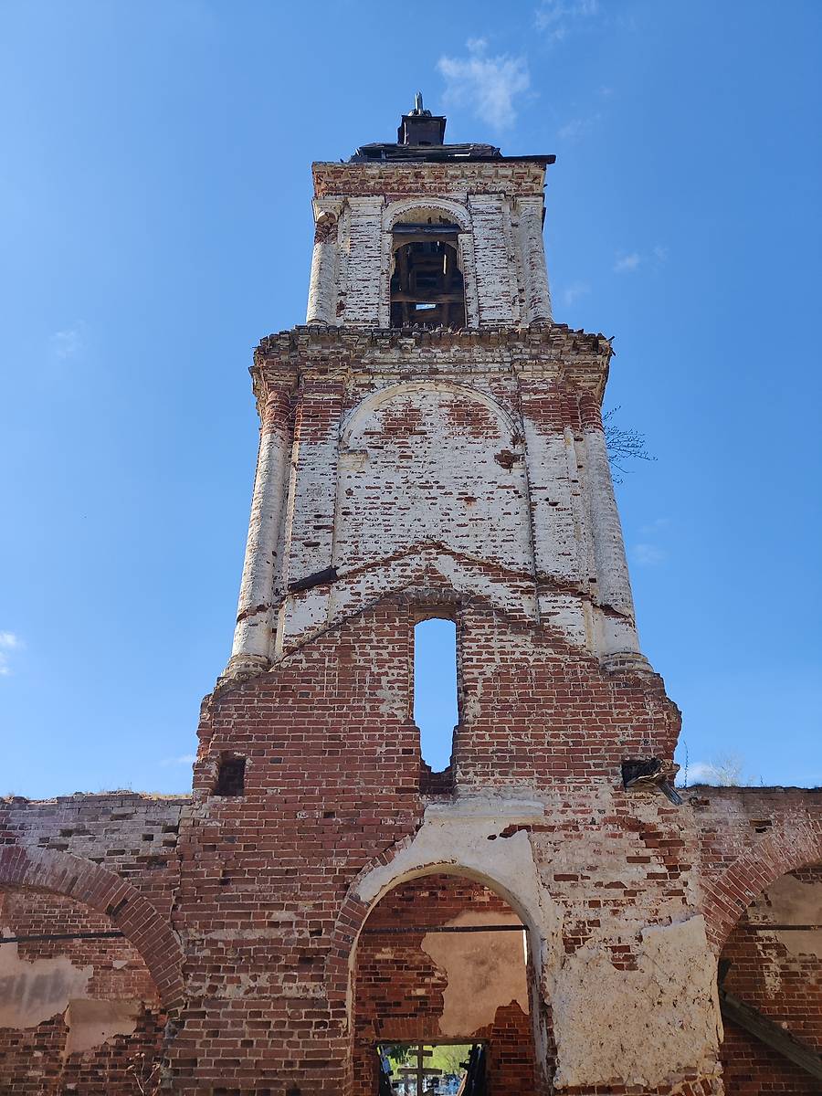 Колокольня и главный вход в храм. Вид с Запада., архитектурные детали. Церковь Вознесения Господня в Затаеховской слободе, Мыт (Верхнеландеховский район, Ивановская область)