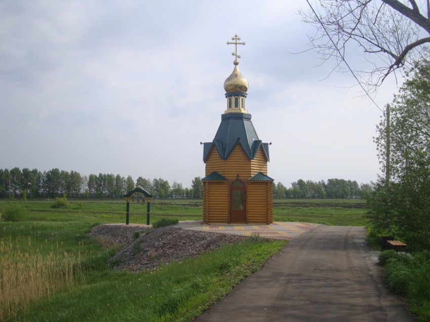 Карайчевка. Часовня Георгия Победоносца. общий вид в ландшафте, Часовня находится на территории туристической базы 