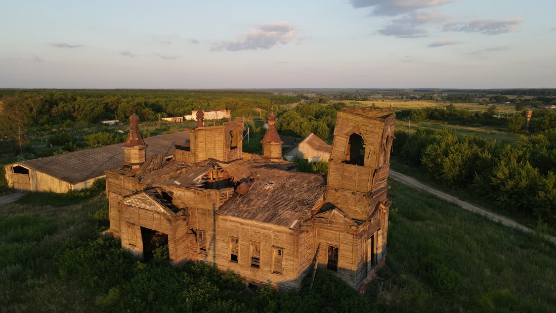 Каменка. Церковь Покрова Пресвятой Богородицы. общий вид в ландшафте