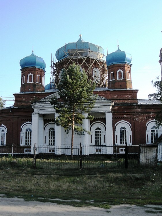 Рыбинские Буды. Церковь Успения Пресвятой Богородицы. общий вид в ландшафте