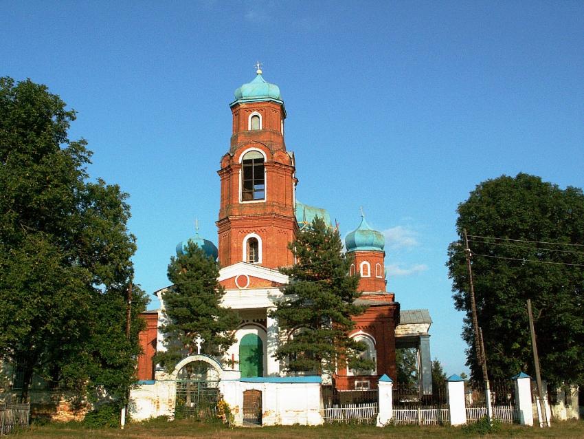 Церковь Успения Пресвятой Богородицы, Рыбинские Буды (Обоянский район, Курская область). общий вид в ландшафте