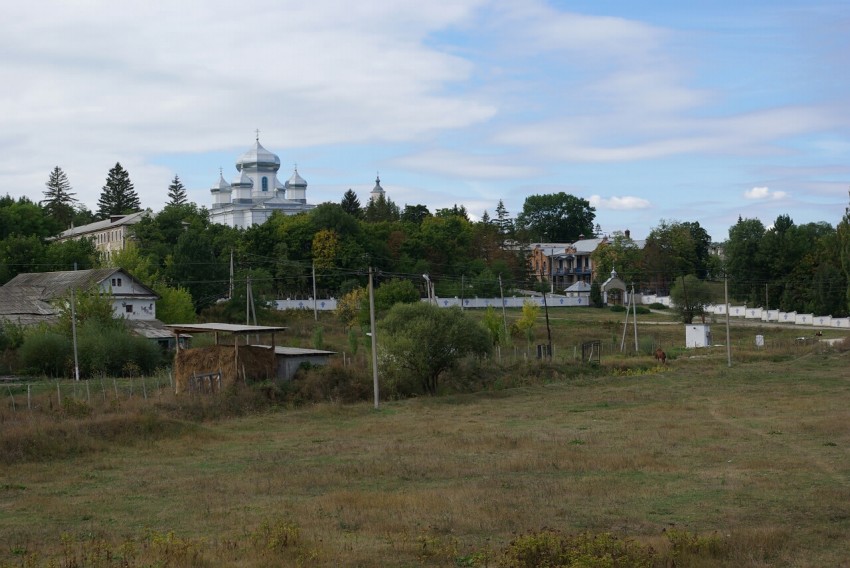 Гырбовецкий Успенский мужской монастырь, Гырбовец (Каларашский район, Молдова). фасады