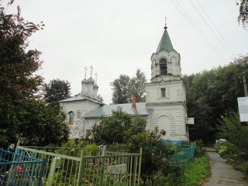 Церковь Петра и Павла, Петрово (Ярославский район, Ярославская область). общий вид в ландшафте