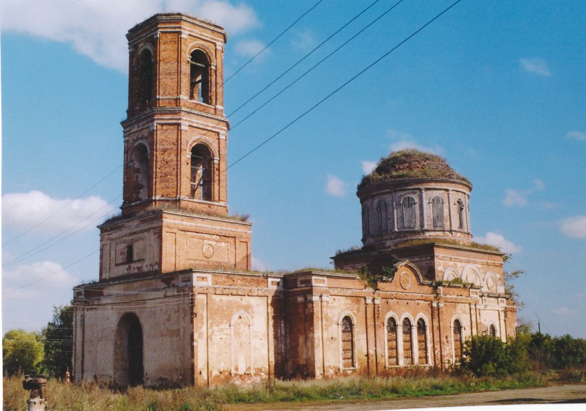 Катино. Церковь Троицы Живоначальной. общий вид в ландшафте