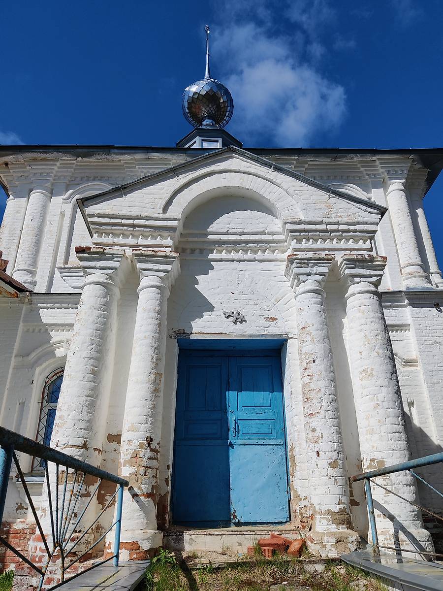 центральный (западный) вход в храм., архитектурные детали. Церковь Николая Чудотворца, Мыт (Верхнеландеховский район, Ивановская область)