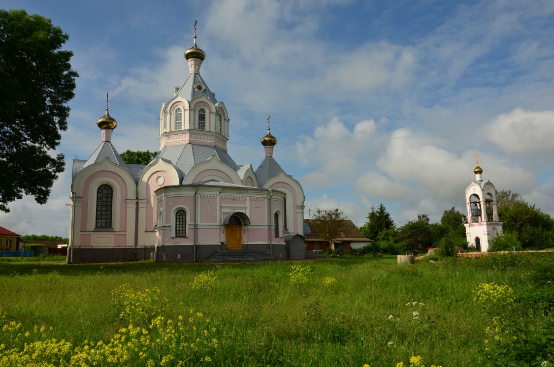 Коренское. Церковь Рождества Пресвятой Богородицы. общий вид в ландшафте