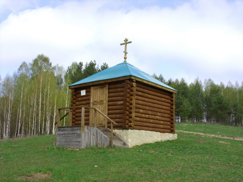 Часовня Троицы Живоначальной, Столбище (Дмитровский район, Орловская область). фасады, Часовня в честь Святой Троицы