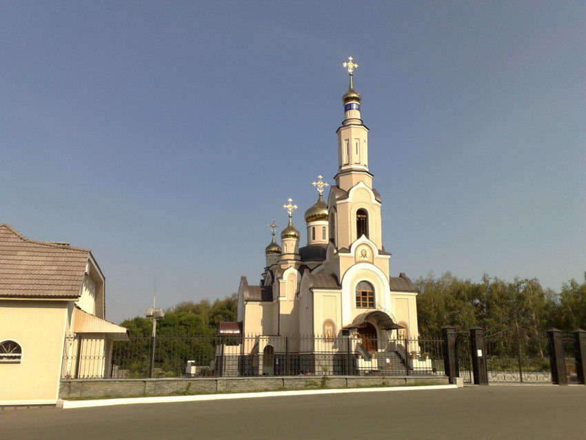 Церковь Успения Пресвятой Богородицы, Константиновка (Константиновский район и г. Константиновка, Украина, Донецкая область). общий вид в ландшафте