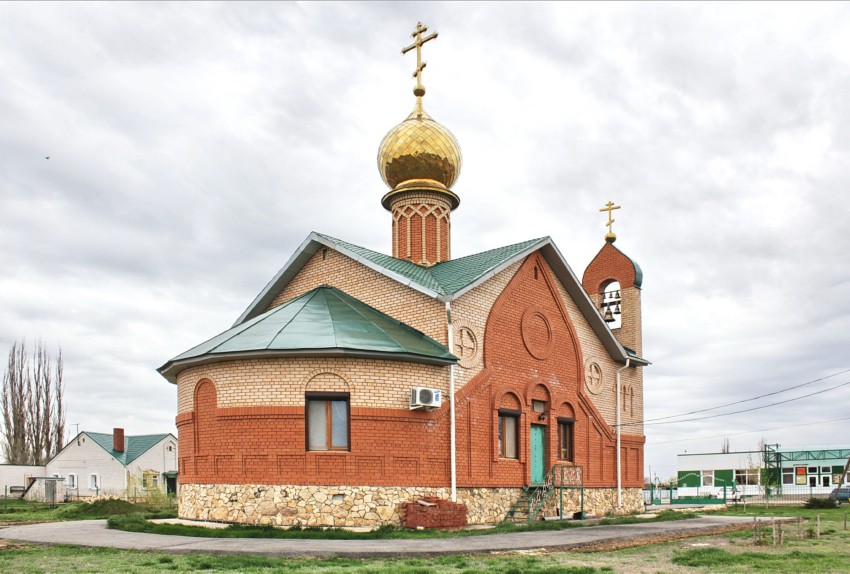 Генераловский. Церковь Димитрия Донского. общий вид в ландшафте