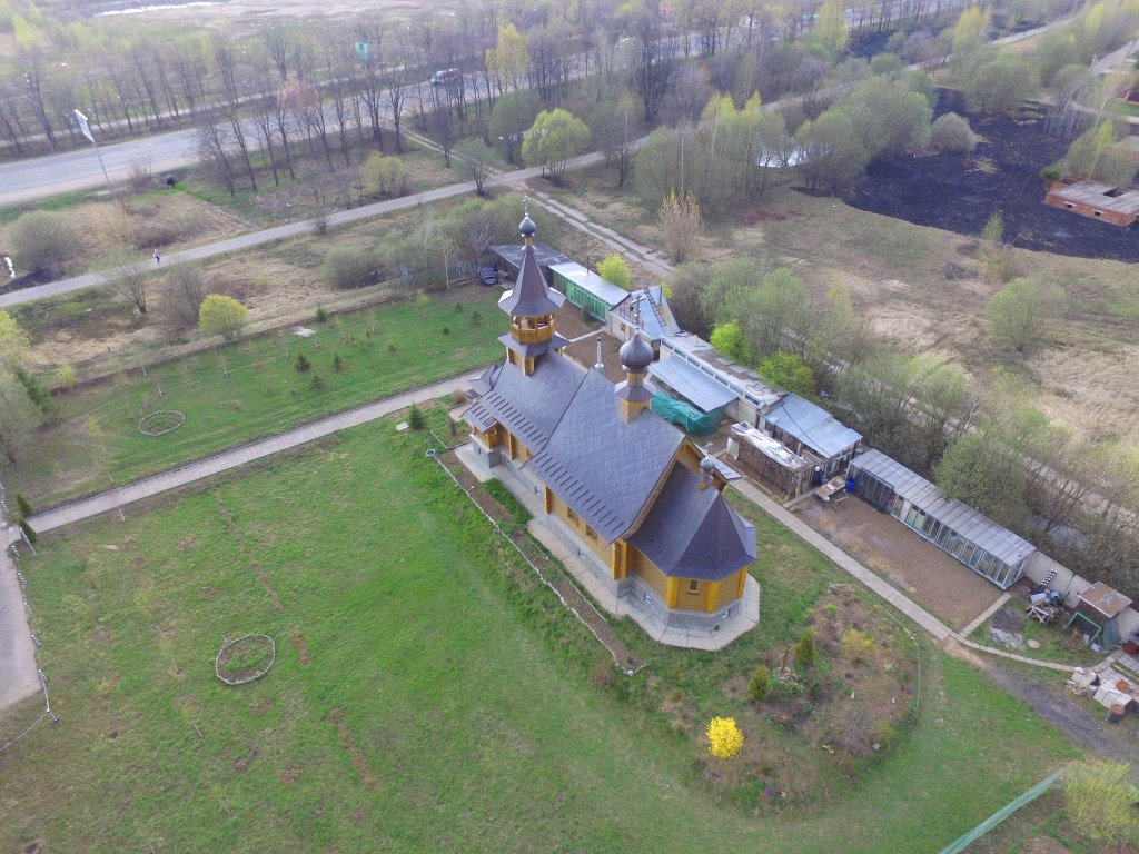Церковь Пантелеимона Целителя при ЦРБ, Сергиев Посад (Сергиево-Посадский городской округ, Московская область). общий вид в ландшафте, Вид с юго-востока, фото с квадрокоптера