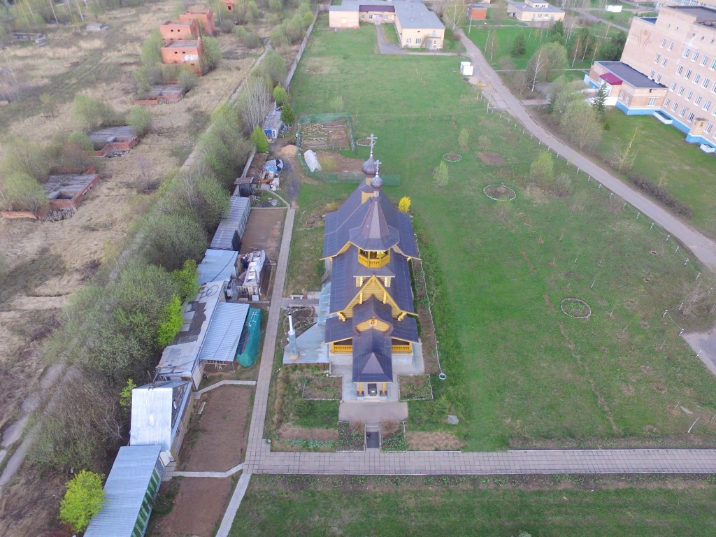 Церковь Пантелеимона Целителя при ЦРБ, Сергиев Посад (Сергиево-Посадский городской округ, Московская область). общий вид в ландшафте, Вид с запада, фото с квадрокоптера