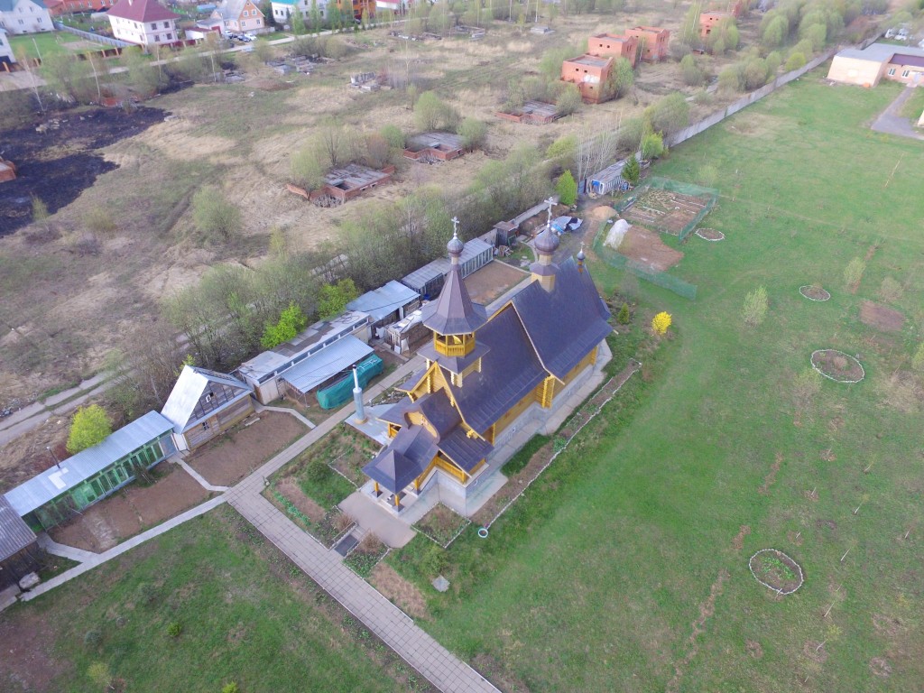Церковь Пантелеимона Целителя при ЦРБ, Сергиев Посад (Сергиево-Посадский городской округ, Московская область). общий вид в ландшафте, Вид с юго-запада, фото с квадрокоптера