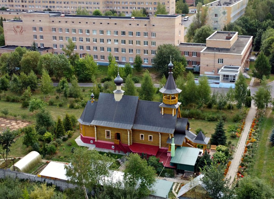 Церковь Пантелеимона Целителя при ЦРБ, Сергиев Посад (Сергиево-Посадский городской округ, Московская область). общий вид в ландшафте