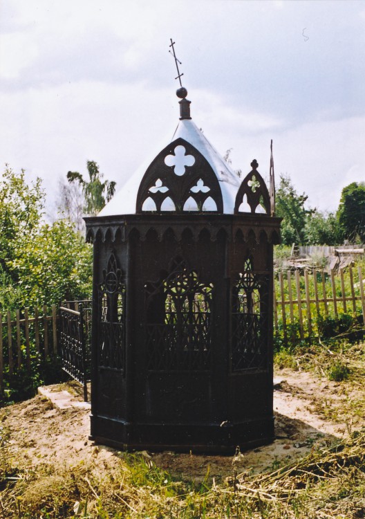 Церковь Сергия Радонежского, Красильниково (Спасский район, Рязанская область). дополнительная информация, усыпальница близ церкви