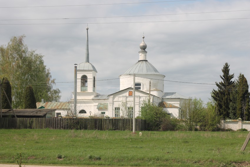 Дубики. Церковь Казанской иконы Божией Матери. общий вид в ландшафте