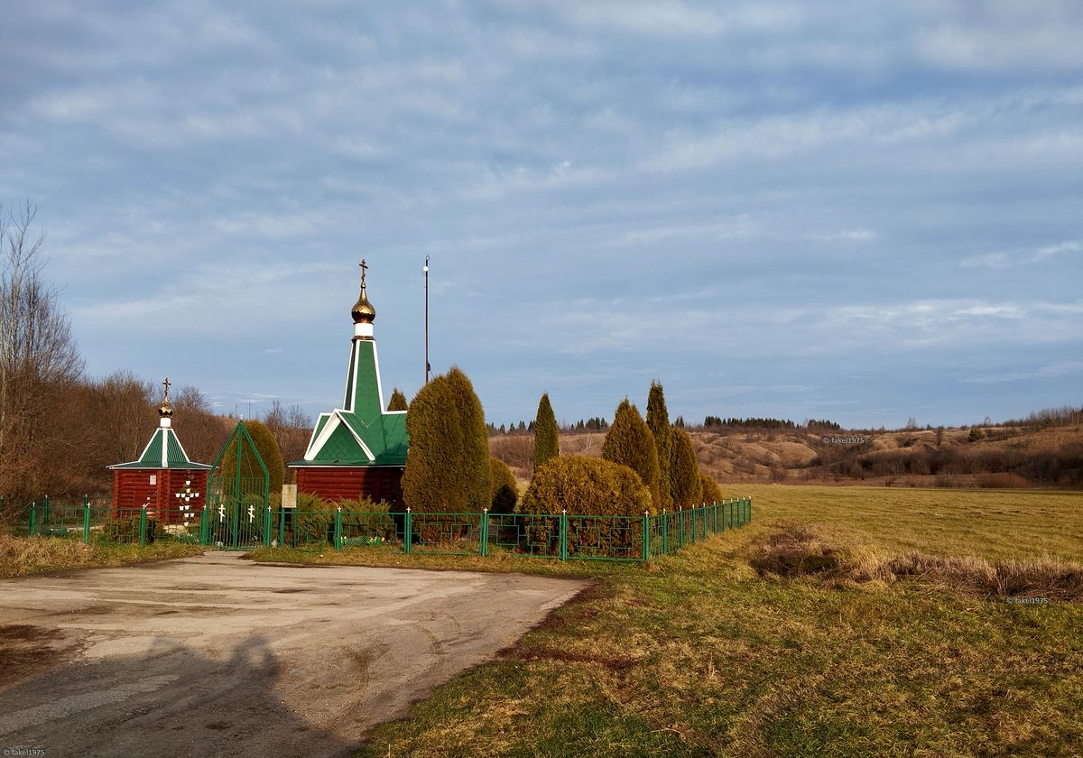 общий вид в ландшафте. Часовня Илии Пророка, Перехваль (Данковский район, Липецкая область)